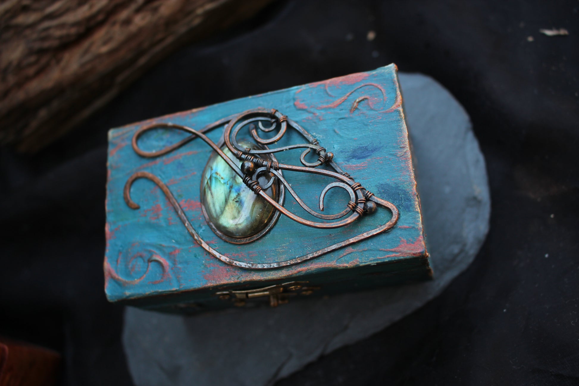 Wooden dice storage box decorated with a natural labradorite gemstone