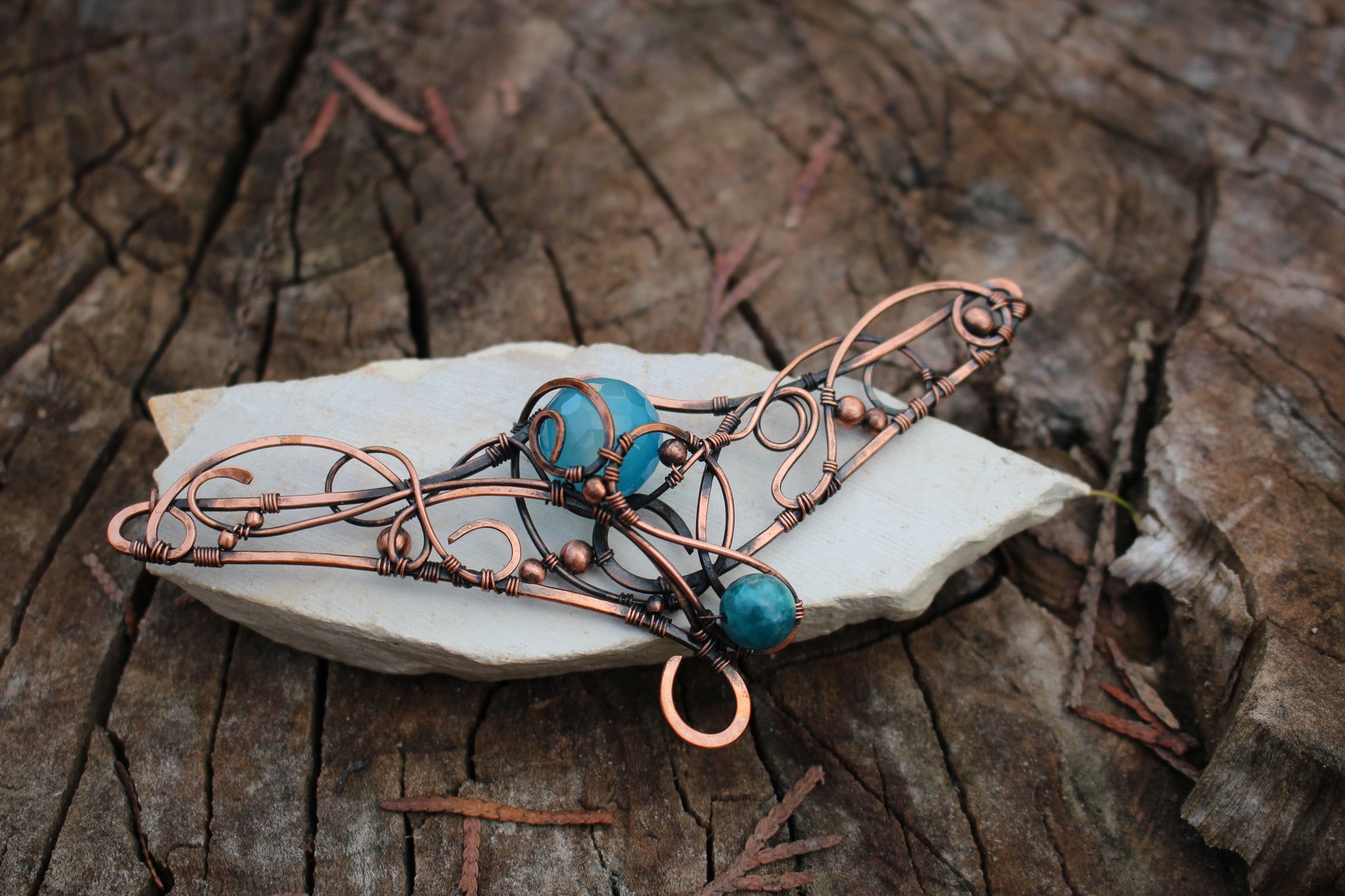 Fantasy jewelry pendant featuring kyanite and agate gemstones
